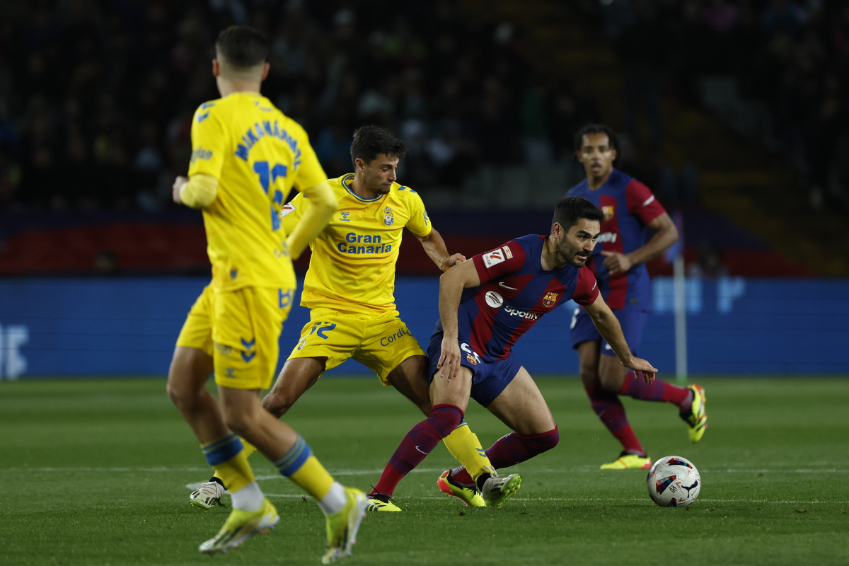 开云体育官网-关键比赛胜负难分，场面紧张激烈