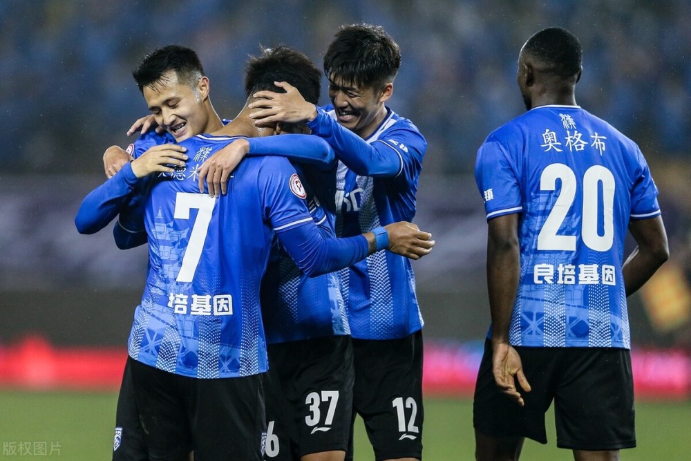 开云体育下载-关于华莱士客场战胜布莱顿，后防线表现出色稳固三分的信息