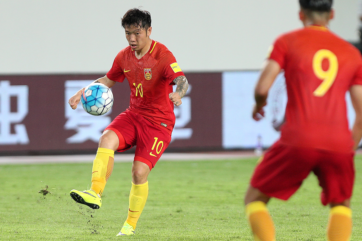 职业足球联赛最新动态：外援表现出色，球队豪取三分的简单介绍