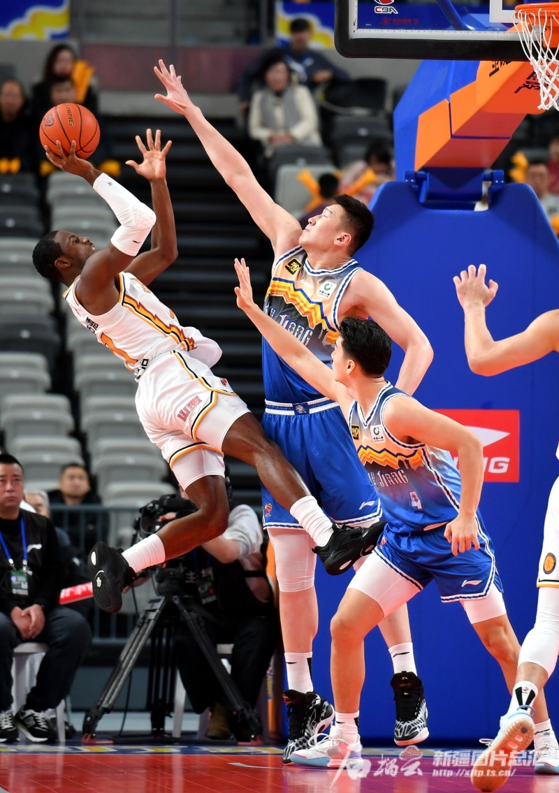 火箭队主场大胜新疆男篮，取得三连胜的简单介绍