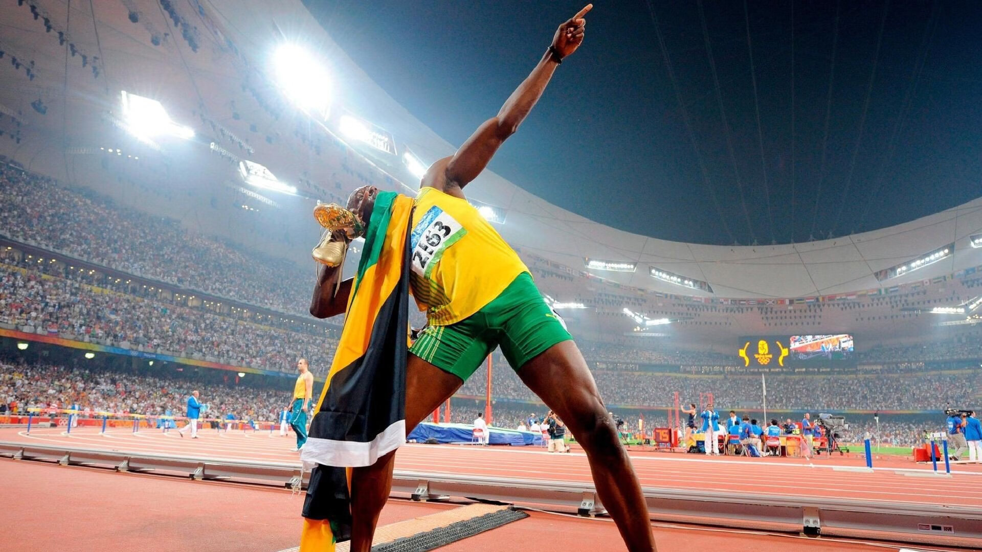 孤星破晓，诺里斯扛起迈凯伦，力克梅赛德斯王朝的战术革命